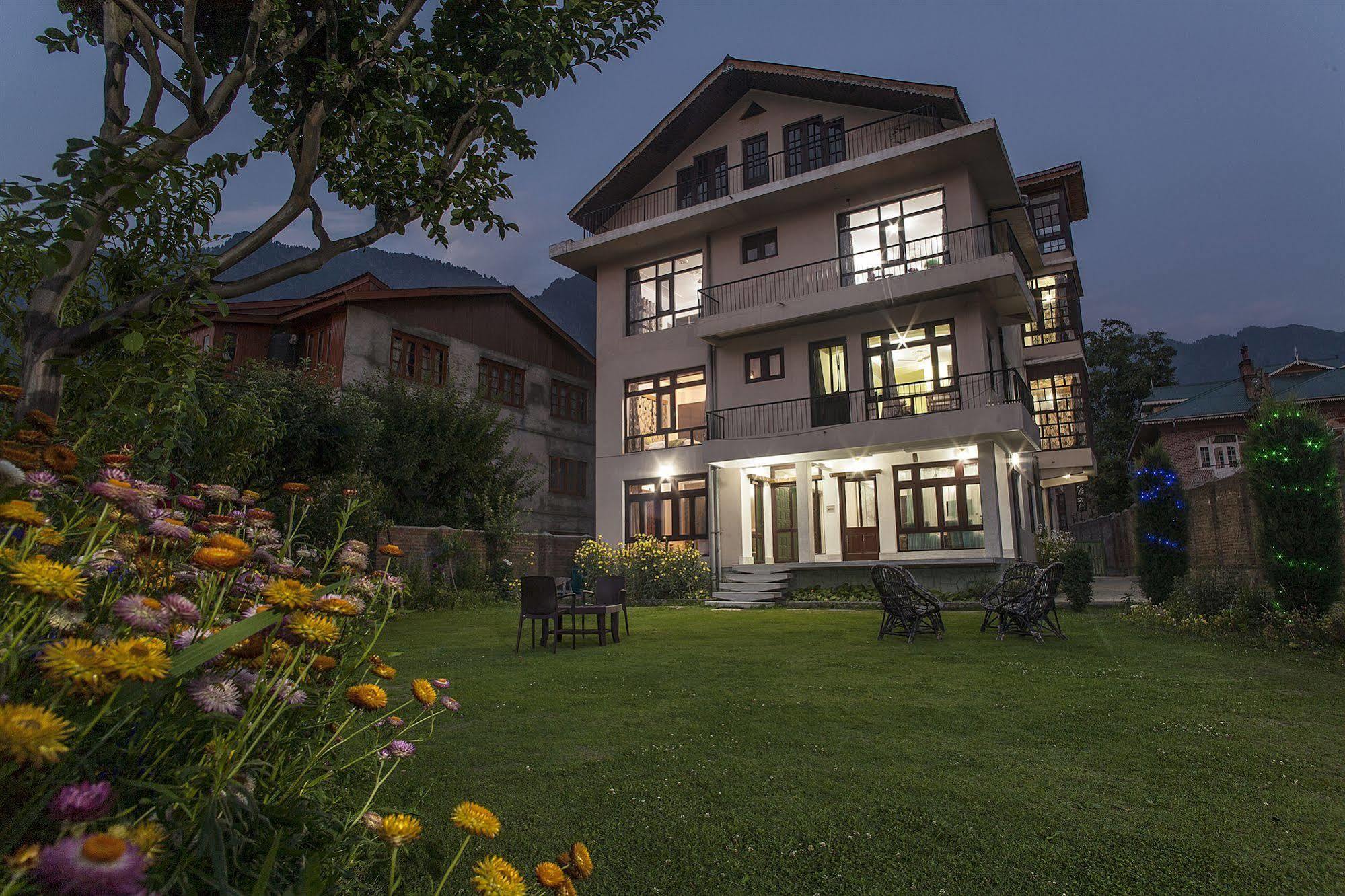 Sheesha Residency Hotel Srinagar  Exterior photo